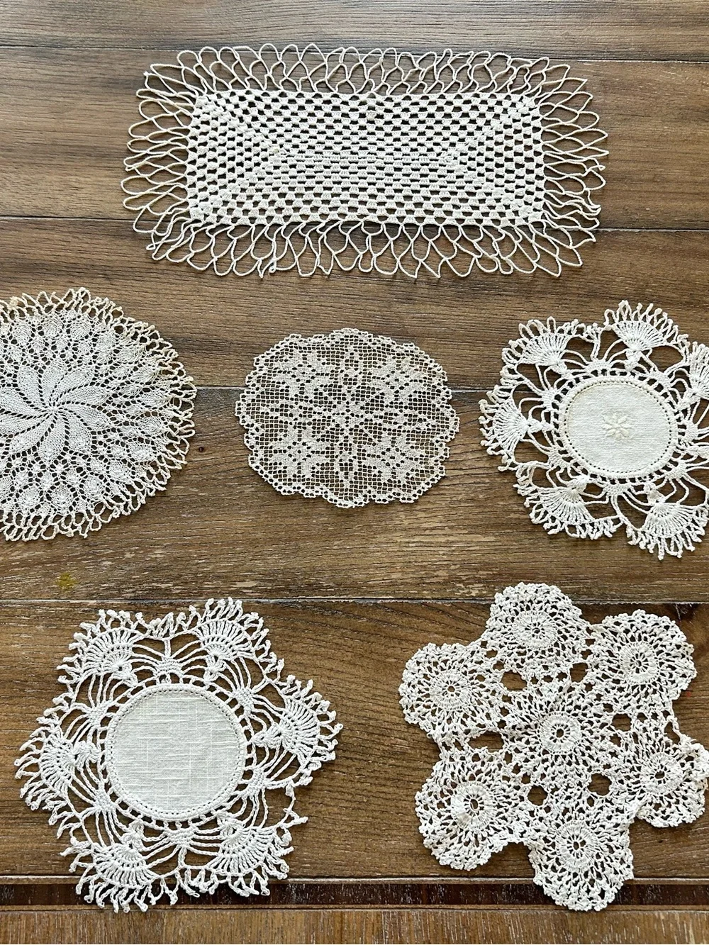 Vintage doilies off white~set of 6